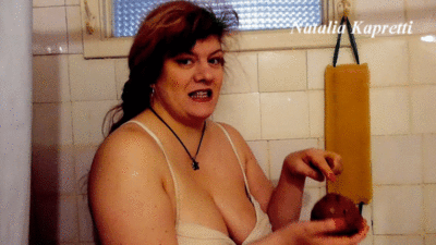 Natalia Kapretti - Lovely dirty games with shit in bath