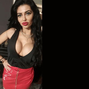 Silicone Goddess Antonella - Savoure to eating all the caviar from Mistress Antonella