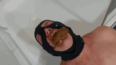 Club der Scheissefresser by MISTRESS LUCIANA - Unter der Dusche vollgeschissen
