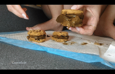 CassieScat - Perfect Dump, Wiping + Making Cookie Sammies
