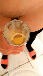 Mistress tianhan pee into the cup