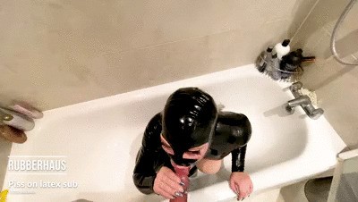 Latex sub drinks piss straight from the cock