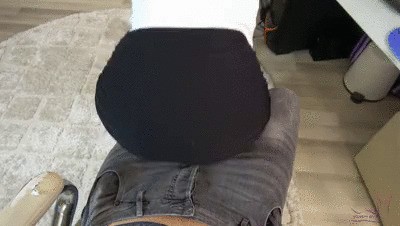 Secretary makes boss cum his pants