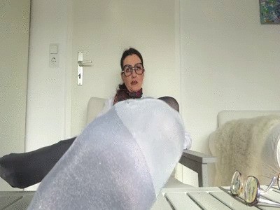 Cum on the aunt glasses! Strict cheese foot breeding