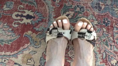 White toenails in wooden mules