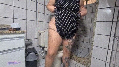 BBW in the toilet and taking a shower