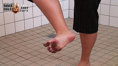 Cleaning dirty BBW Feet - REAL PLAYER