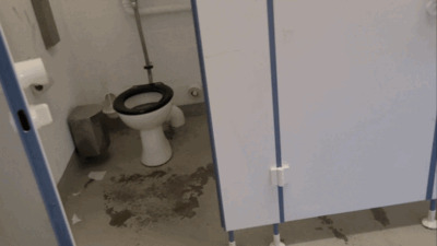 Publiczna Toaleta Damska 3 — Lady Shay