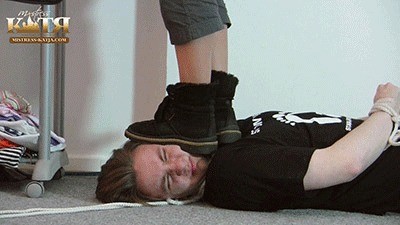 05-005 - Extreme Head and Facetrampling ************ (WMV - HQ - High Definition)