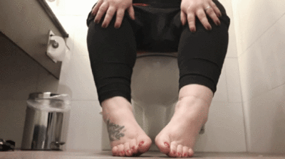 Stille Beobachtung im Badezimmer