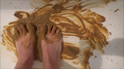 Mistress Roberta - Diarrhea for breakfast on my feet pov