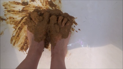 Mistress Roberta - Fresh diarheea on my feet pov