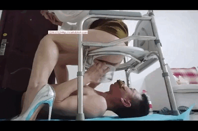 The High Heels Queen Feeds Her Toilet Puppy a Full Mouthful and Ensures Proper Chewing Before Consumption