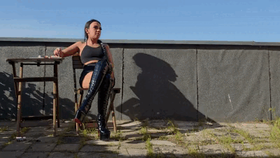 Goddess Luna and Faith - Kaviar Feeding with Toenails