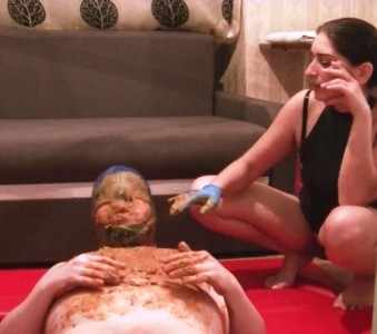 Mistress Roberta farting and diarrhea in throat