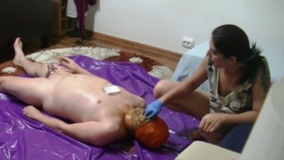 Mistress Roberta face sitting and kaviar feeding
